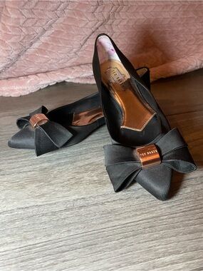 VGUC Ted Baker London Ilebdi Black Satin Pointed Ballet Flats Rose Gold Bows